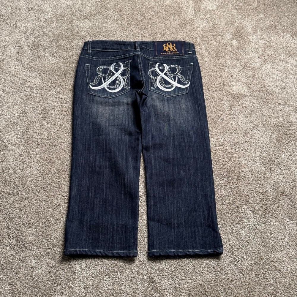 ROCK & REPUBLIC INDIGO BLUE EMBELLISHED POCKET LOW RISE CAPRIS